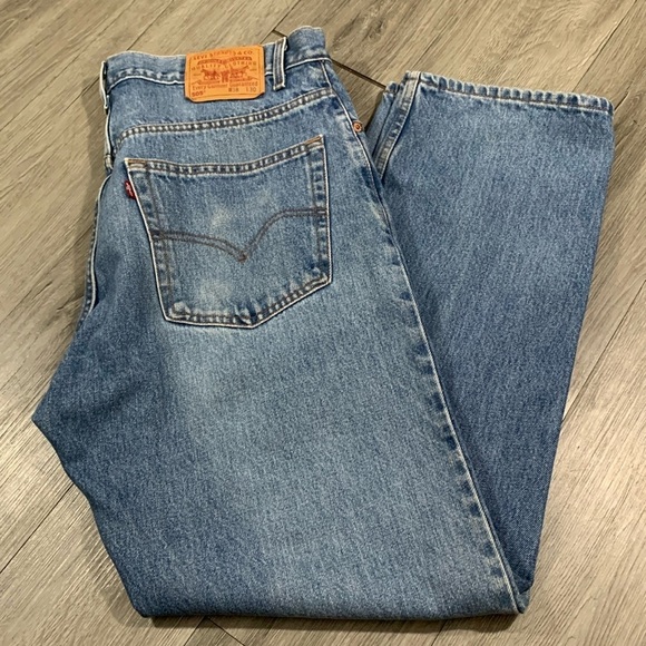 Levi’s 505 Light Wash Zip Fly Straight Leg Jeans            size 38 - Picture 1 of 7